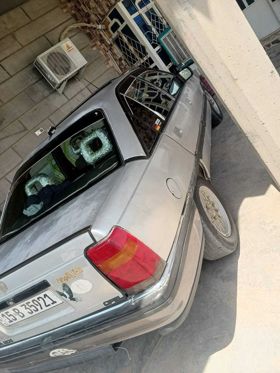 سلام عليكم للبيع وبل وميكة موديل ٩٢ مكينة ٢٠ كير محرك كفالة سيارة بلادية لا صبغ ولا خياس ولا ضربة ولا كصة كهربايات كلهة شغالة رقم نبار سنويه لل٢٠٣٠ تحويل ثاني يوم  سيارة جاهزة ترايك وين ميعجبك صدر امامي خلفي كلة جديد سعر ٣٠ وبيهة مجال بصيط  مكان بغداد ابو غريب *********** موجود واتساب او تصال
