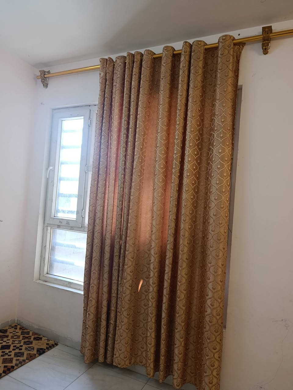 غراض مستعملة للبيع مستعجل بالنسبة للفرش ولبردات تعال قيم وأخذ لتواصل واتساب ***********
