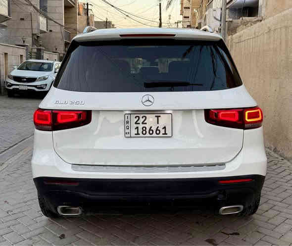 السلام عليكم متوفر بيع او مراوس مرسيدس GLB 250 موديل 2022 فول مواصفات محرك 4 سلندر 2000 تيربو 7 راكب نوراما كامرات محيطية مقاعد جلد دخول ذكي سمارت تحكم سيارة بالبصمة ابواب صندوق بنوراما انارة داخلية متغير 64 لون داخلي( سيارة وارد امريكي صبغ جاملغ وبنيد 
ترقيم جديد رقم اربيل بسمي مكانها بغداد 
*********** بغداد
