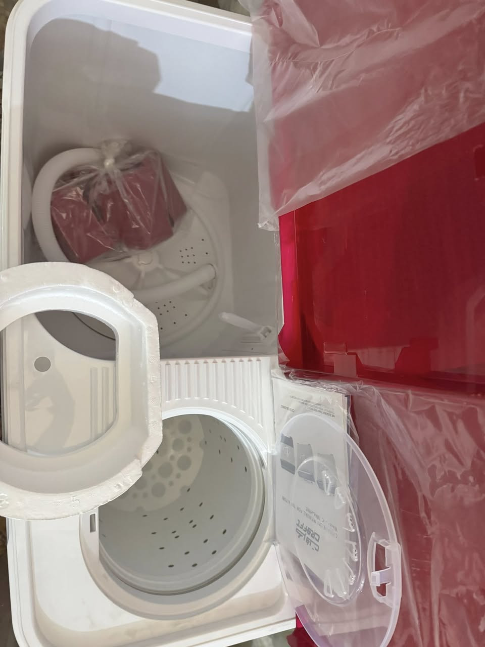 غسالة كرافت (CRAFFT) حوضين 10 كيلو - جديدة بالكرتونة للبيع
تفاصيل الإعلان:
للبيع غسالة CRAFFT حوضين (غسل وتنشيف) أصلية، الغسالة جديدة تماماً وغير مستخدمة (بعدها بالباكيت والنايلون مال الشركة).
• السعة: 10 كيلو (حجم كبير، مناسبة جداً للعوائل والبطانيات الخفيفة).
• المميزات:
• Perfect Wash: غسيل مثالي وقوي.
• Super Silence: صوت هادئ جداً أثناء التشغيل.
• Twin Tub: حوضين (حوض للغسل وحوض للتنشيف السريع).
• كاملة مع كافة ملحقاتها والكتالوج.
السعر: [  175 الف ] وبيها مجال بسيط 
المكان: ديالى - الخالص.
للتواصل: مراسلة الخاص.


**إذا كنت صاحب هذا الإعلان وتريد حذفه لأي سبب، رجاءا أرسل رسالة إلى الدعم الفني**