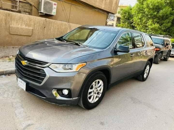 *شيفروليه ترافرس 2020 LT* فئة الـ SUV العائلية 3 صفوف. الفئة LT تجي بنسختين: *LT Cloth* قماش و *LT Leather* جلد 889a

*1. المحرك والأداء*
- *المحرك*: V6 سعة 3.6 لتر SIDI VVT
- *القوة*: 310 حصان @ 6800 rpm
- *العزم*: 266 رطل-قدم @ 2800 rpm
- *الكير*: أوتوماتيك 9 سرعات
- *الدفع*: دفع أمامي FWD ستاندر، والدفع الرباعي AWD اختياري
- *سعة السحب*: لحد 5,000 رطل = 2268 كغم
- *الوقود*: بنزين عادي
- *الصرف*: 18 مدينة / 27 طريق سريع / 21 مشترك ميل لكل غالون FWD. الـ AWD 17/25/20
- *سعة الخزان*: 19.4 غالون = 73.5 لتر
- *مدى السير*: ∼523 ميل طريق سريع 7856889ab43f

*3. المواصفات الداخلية LT Leather*
هي الفئة الأفخم بالـ LT
- *المقاعد*: جلد ستاندر + ستيرن جلد
- *الكراسي*: مقعد السائق كهربائي، الراكب كهربائي، كراسي أمامية مدفأة
- *المساحة*: مساحة رجل أمامية 41 إنج، صف ثاني 38.4 إنج، صف ثالث 33.5 إنج
- *الشاشة*: شاشة 8 إنج إنفوتينمنت+ Apple CarPlay/Android Auto
- *أخرى*: واي فاي 4G LTE هوتسبوت ستاندر، تحكم صوت من الستيرن، باب خلفي كهربائي، تشغيل عن بعد Remote Start 785676a08e15d91f

*4. الأمان والتجهيزات*
- *كاميرا خلفية*: ستاندر
- *أنظمة أمان*: ABS، وسائد هوائية ستائرية وأمامية وجانبية، مراقبة النقطة العمياء، تنبيه المرور الخلفي، حساسات *
السعر 190 ورقة وبيها مجال 
رقم بغداد
رقم الهاتف ***********
