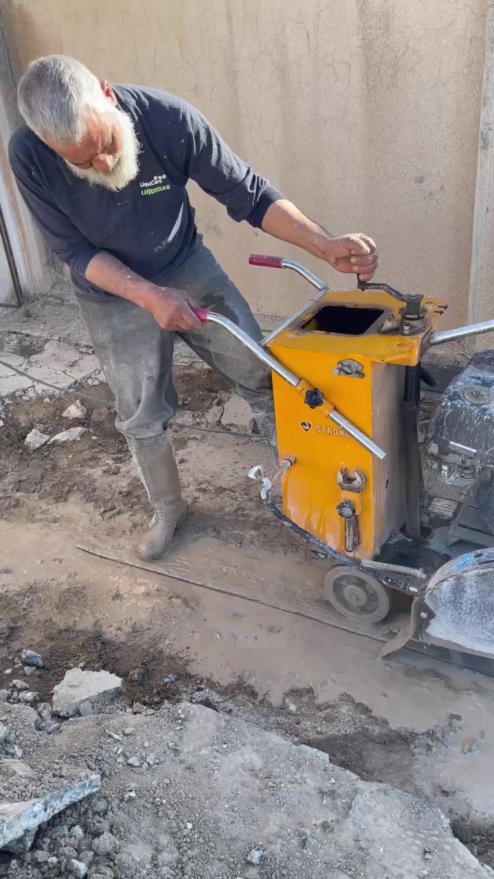 شركه صادق البغدادي لقص وتثقيب الكونكريت المسلح افقي وعامودي بأحدث الآليات وبدون اي اهتزاز ----------------------------------⚡️- ماكنة قطع الكونكريت (الكتر)⚡️-️ جهاز الكور  ⚡️- فتحات المناور ⚡️- فتحات في الجدار⚡️-️ قص السقف الكونكريت⚡️-️ فتحات المصاعد الكهربائية ⚡️-️ فتحات  التكيف ⚡️-️ عمل جوينات في الصب⚡️-️ تثقيب الجسور الكونكريتية ⚡️- تفليش البيوت والمباني القديمة جاهزون للعمل في جميع المحافظات ودوائر الدوله والبيوت السكنيه -------------------------------📞 للاستفسار الاتصال على الواتساب   🔸️***********  🔸️***********.             ***********
