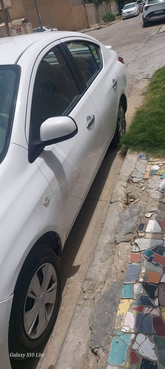 السلام عليكم سني 2018  رقم بغداد موجودة في نفق الشرطة او اليرموك  بارد في قبق الجنطة والباب الخلفي عكس السائق بيها طعجة  حساسات كامرة تحكم  ماشية ١٧٠ 
 ***********
