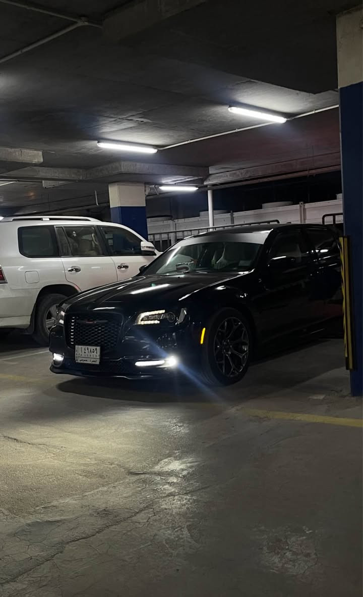 سلام عليكم C300 كرايسلر 2018 S محرك V6 3600
رقم بصره الجديد انكليزي وسنويه وهزه جديده مشروع وطني بأسمي تحويل ثاني يوم 

مواصفات نص فول
بجم عريض
كشنات كهربائي تدفئه 
شاشه جبيره كار بلي
سرعه مفتوحه 260
لايت زنون بلادي
شفتات بالستيرن
ويل 20 بلادي اصلي
كاميرا خلفيه دواره
حداديه جديده + تخم تاير جديد
السياره ما تصرف عليها ربع دينار
الحادث/ البنيد مبدل ومصبوغ وبارد صغير بين البيبان صفحة السايق

المكان البصره
للتواصل *********** البصرة, العراق
