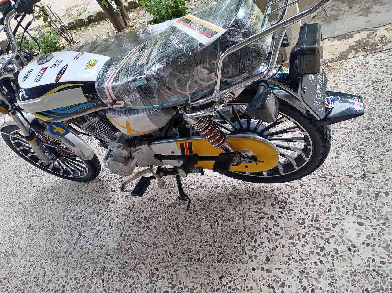 السلام عليكم
موطور ايراني سولنك موديل 25محرك 200 كلشي شغال  موطور كامل من كلشي السعر 800بيها مجال بصيط العنوان الصقلاويه 

***********
