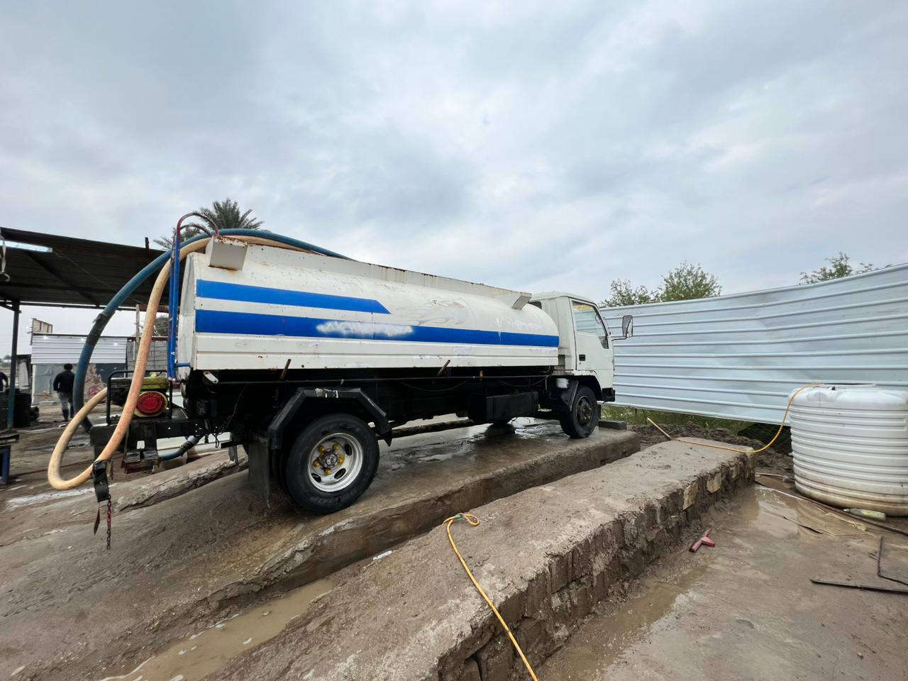 تنكر ماء للبيع كنتر كير محرك اكسن مكفول تخم تاير موديل ٩٣ حموله ٨ حصه كاز بدون تحويل العنوان بغداد المحموديه السريع الدولي جسر الرابع السعر ٥٠ وبيه مجال بسيط ***********\***********
