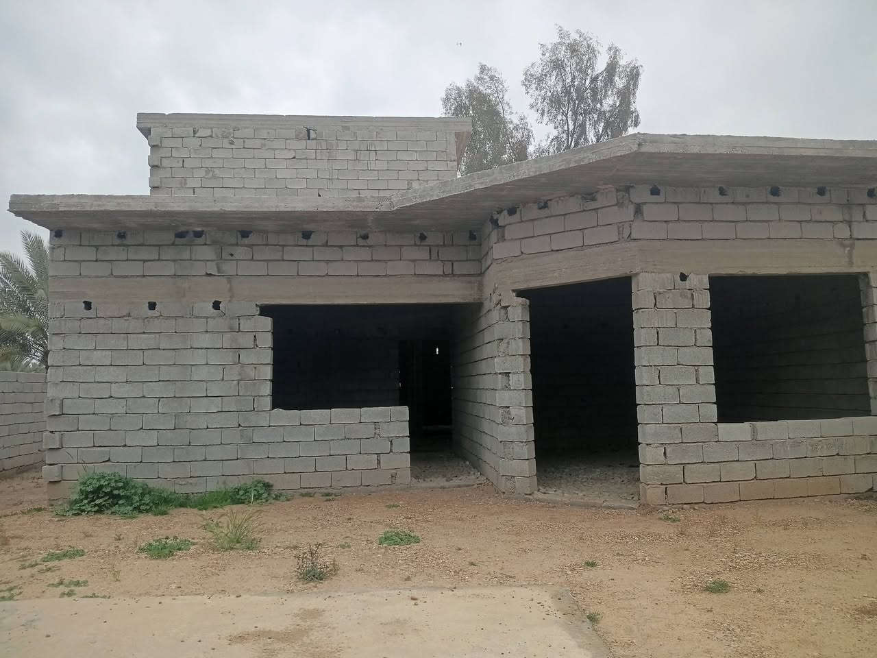 السلام عليكم دار اللبيع في منطقة عواشق فرع امام محمد صبر مساحته 500متر مكون من غرفتين نوم وصاله ومطبخ وستقبال حمام صحيات خارجيه ستفسار تصال على هاذا رقم ***********
