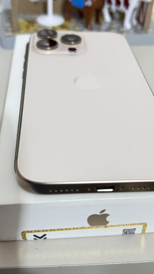 السلام عليكم 16 برو ماكس بطارية 91‎%‎ 
((((🔥🔥ذاكرة 512 ))))✨✨✨🔥
شخص مامشخوط ولا مبدل بي شي الجهاز جدا نضيف كامل ملحقات فقط كيبل مابي وياه كفرة ومخليلة لزكة اصلية مضلل 
سعرة مليون و300 وبي مجال 
مكاني نجف متواجد واتساب ع الرقم ***********
