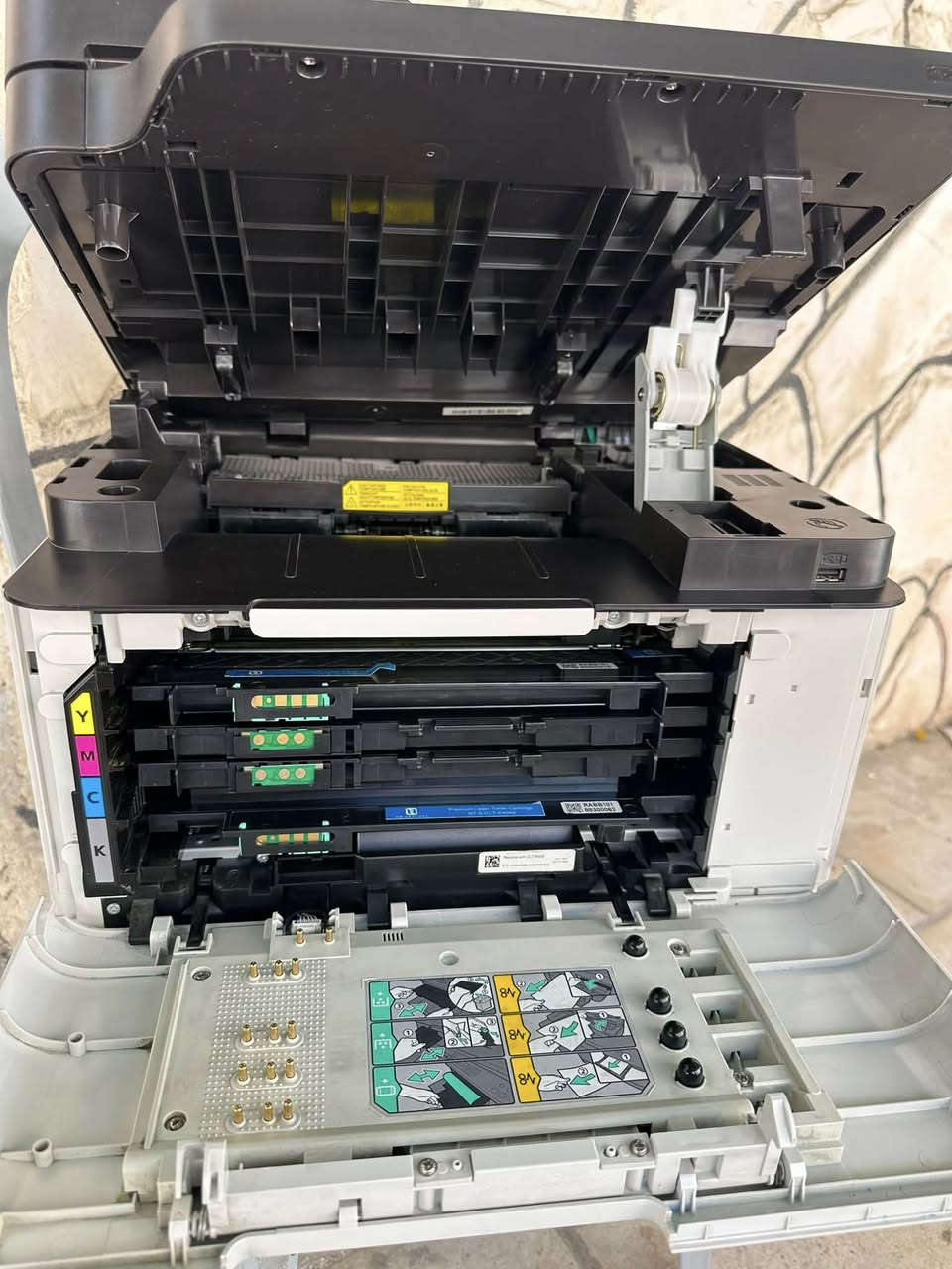 لعشاق الفخامة والجمال ✨
للبيع طابعة Samsung Xpress C480FW ليزر ملونة

طابعة ليزر ملونة أصلية بحالة ممتازة، استخدام خفيف ونظيفة جداً.

✅ طباعة ملونة وأبيض وأسود
✅ نسخ وتصوير مستندات
✅ سكانر عالي الدقة
✅ فاكس
✅ واي فاي Wi-Fi
✅ طباعة مباشرة من الجوال
✅ منفذ USB مباشر
✅ وحدة سحب أوراق تلقائية (ADF)
✅ مناسبة للمكاتب والشركات والاستخدام المنزلي

الموديل: Samsung Xpress C480FW

الحالة: وكالة وتعمل بكفاءة كاملة.

💰 السعر المطلوب: 165 دينار قابل للتفاوض


**إذا كنت صاحب هذا الإعلان وتريد حذفه لأي سبب، رجاءا أرسل رسالة إلى الدعم الفني**