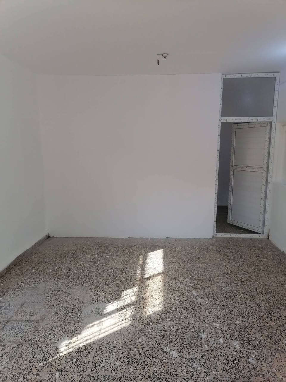 مساء الخير
للأيجار للأيجار للأيجار
دار سكني في حي الجبيرية الأولى
من جهة البوهراط

٣ غرف نوم
استقبال
مطبخ
البناء نضيف جدا
للأستفسار الاتصال على
*********** واتس
*********** اتصال
مكتب البصمة للعقار الضباط الثانية مقابل مذخر أدوية الراوي
