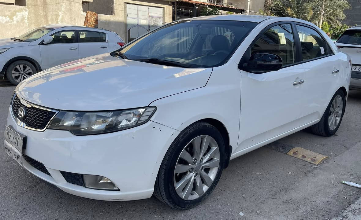 السلام عليكم
سيراتو 2012 خليجي رقم سليمانيه تحويل مباشر تحكمات شفتات مري شفط اشاير جانبيه حساس خلفي بيها باب خلفي صبغ فقط بدون دواخل
مكان السياره بغداد الدورة
السعر 97  بي مجال 
اتصال /***********
استفسار اتصال ع الرقم
@إشارة
