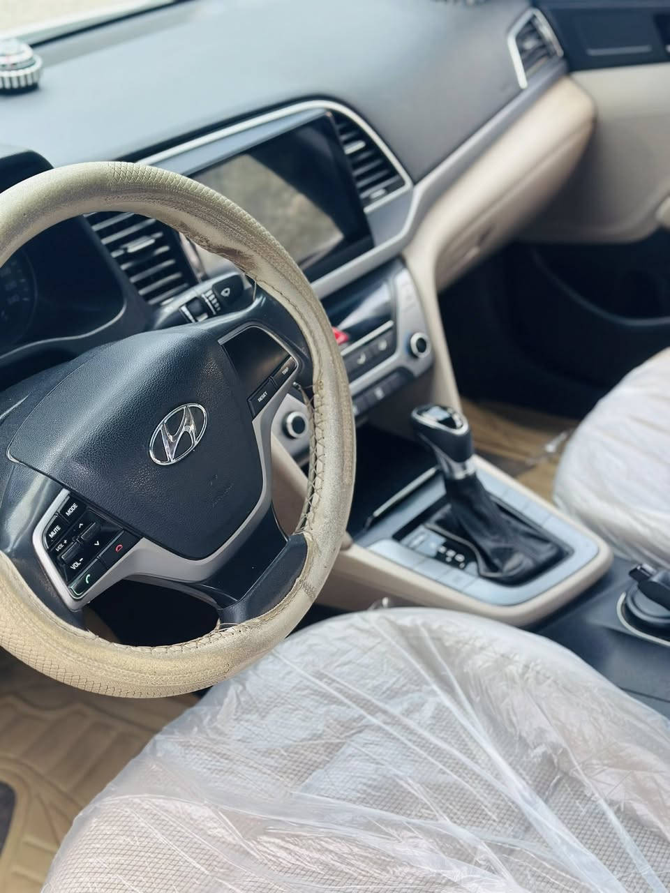 سلام عليكم النترا 2018 فول 
مكفوله من الصبغ السعر ١٤٥وبيه مجال 
الرقم ***********
***********
