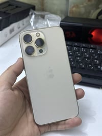 13 برو فقط الجهاز امريكي بطارية 92 لا معلايه ولا ملعوب بيها عدد دوراته...