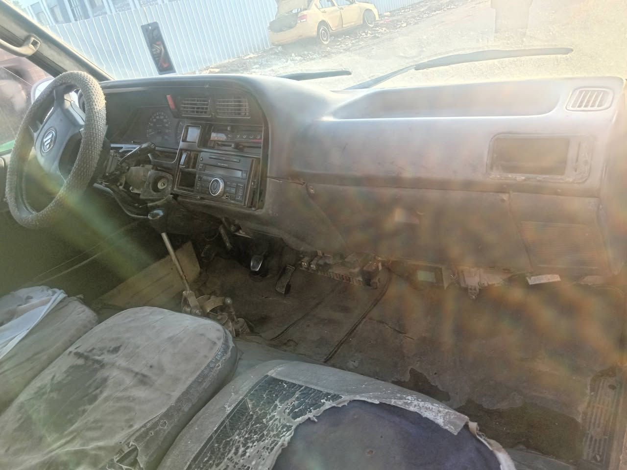 السلام عليكم جنبي 2010مكينه وكير خير من الله تخم تاير جديد كهربائيات كله شغاله سنويه صاقطه صاحبه موجود بس ابيع كوم حديد واتعهد عشاير وسرقه لسعر 28وبيه مجال قليل ***********
