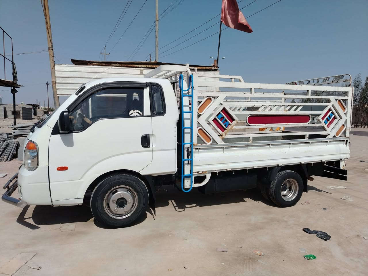 السلام عليكم 
كيا بنكو فحل رقم بصره  
مديل 2011
بأسمي تحويل مباشر 
السياره جاهزه من كلشي 
حداديه جديده توه شادها 
تخم تاير  ياباني جديد  توه شادهن 
مكينه وكير مسكر محور بم ونوزل توتني شادهن 
سياره خير من الله كبل لشارع كلشي ما تخسر عليها مال جناي 

العنوان البصره الهارثه 

رقم ***********
