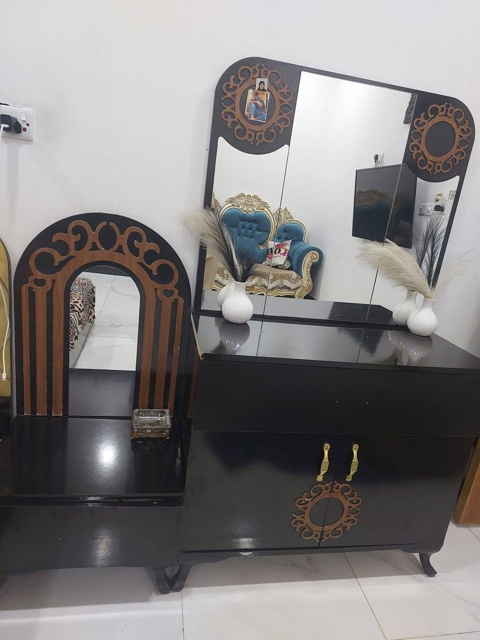 غرفه نضيفا رايدتها ب ٢٥٠ بيه مجال مكاني شعب الستفسار ع هاذ رقم ***********
