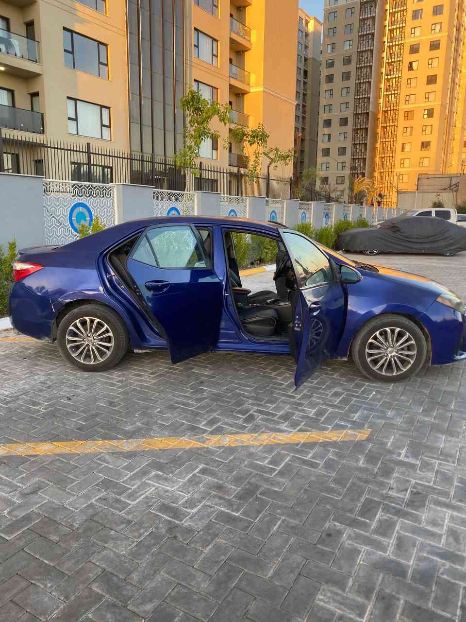 السلام عليكم….
للبيع.
تويوتا كورلا 2014 S وارد امريكي لون ازرق ( جويتي ) رقم بغداد انگليزيي…
سيارة بيها صبغ 3 قطع ونص فقط والباقي مكفول…. بدون دواخل ….بدون ايرباك….
سيارة جاهزة بدون اي نقص ….سيارة حيل حلوة..
محرك 4/1800 سلندر …. 
محرك جديد مبدل قبل اسبوعين وتخم تايرات جديد  سيارة جاهزة من كلشي….
مواصفات S معروفة مواصفاتها مايحتاج اذكرها….
العنوان/….بغداد حي الجهاد 
السعر 109$
للاستفسار ***********
