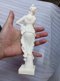 تمثال • عجينة العاج • ١٥ سم