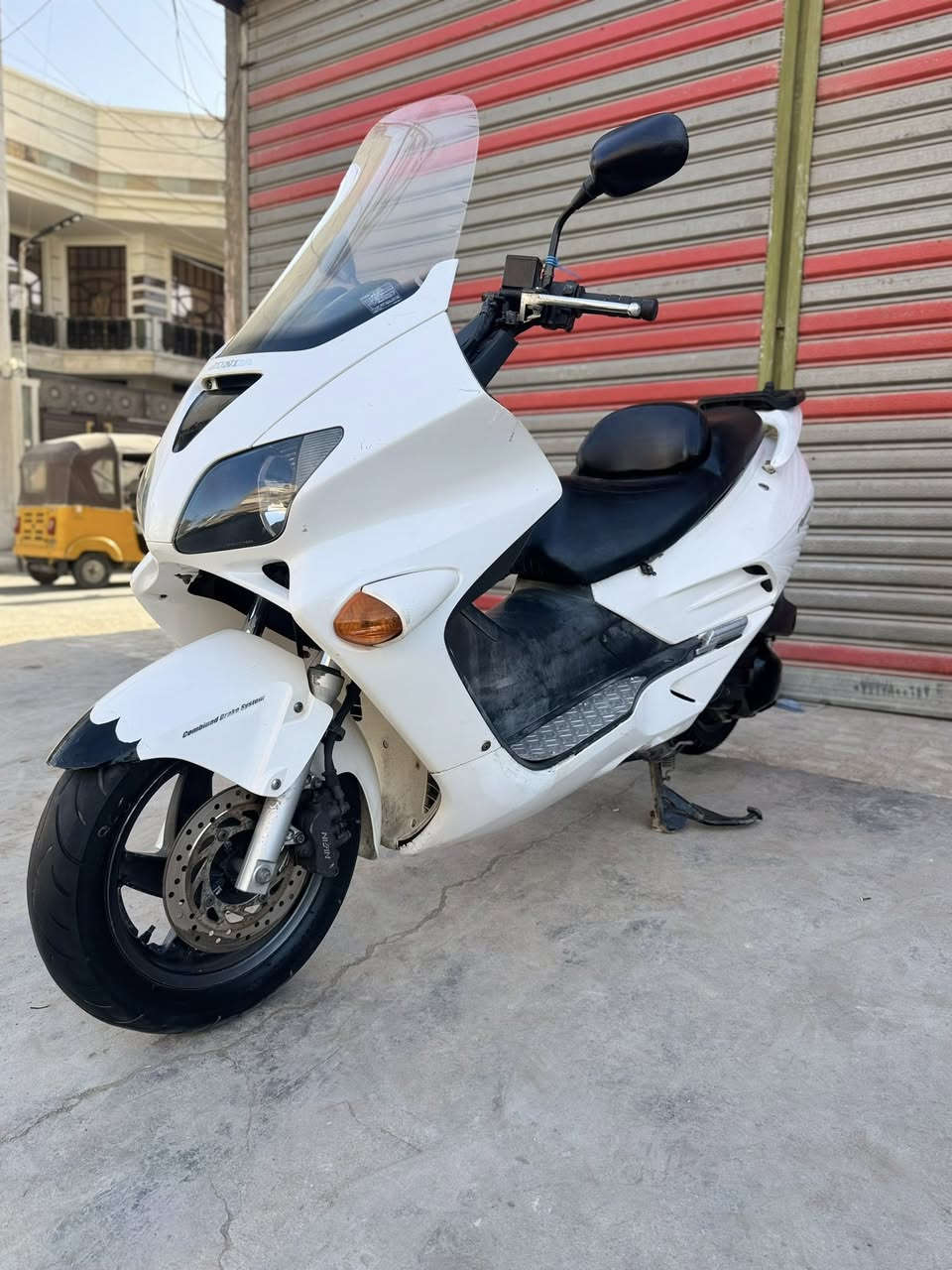 سلام عليكم فؤرزه سؤيج 06 MF فحل لؤن أبيض صدفي بلادي 👍برغي ممفتؤح بيهه مكينه ناعمه شلعه ؤمعدل فؤل كهربايات كلهه شغاله اؤراق كامله و حساس ازدحام و مانع انزلاق ABS زوج امرايات و زوج تايرات جديد حساس دراجه بدؤن اي نقص جاهزه كلهه سعرهه((850)) دراجه انظف و احلى من لصور مال جنني مكانهه بغداد مدينة الصدر شراي اتصل علرقم***********
