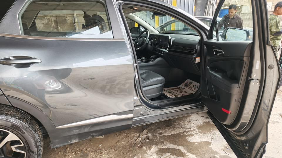 سبورتج هايبرد وارد امريكي للبيع
سبورتج وارد أمريكي
موديل 2024
هايبرد
ماشيه 14 ألف
دخول جديد
رقم بغداد
حادثها خلفي بأخر صوره موجود 
الدعاميه تبدلت نفس اللون 
والكتف الايسر تبدل نفس اللون 
بيها قطعه صبغ وشويه من الباب 
الايرباكات كلها سليمه 
والحادث من الخارج فقط ما واصل للداخل  

🔹 المواصفات 🔹
• شاشة كبيرة متصلة
• بصمة تشغيل
• تشغيل عن بعد
• لايت أمامي عدسات LED
• بكلايت LED
• رادار أمامي
• رادارات جانبية
• حساسات أمامية وخلفية
• فورويل AWD
• قيادة آلية
• توقف ذاتي
• إيقاف ذاتي (أوتو ستوب)
• أوتو هولد
• نظام منحدرات
• نظام قيادة (سبورت / إيكو / عادي / ثلوج)
• كيجات دجيتل فول حديث
• أشاير بالمراي
• كشافات
• كشنات جلد كهرباء
• هيترات بالكشنات
• تحكمات على المقود
• تبريد قطعتين
• تبريد بيانو لمس
• شحن وايرلس
• ويل كب كروم

سيارة جديده بعد ريحه الشركه بيها ، مواصفات كلش هوايه بيها 
سريعه كلش الي مجرب يسوقها يعرف سرعتها 
، اقتصادية وقوية بنفس الوقت
مكانها بغداد الدوره او حي حطين  

***********
