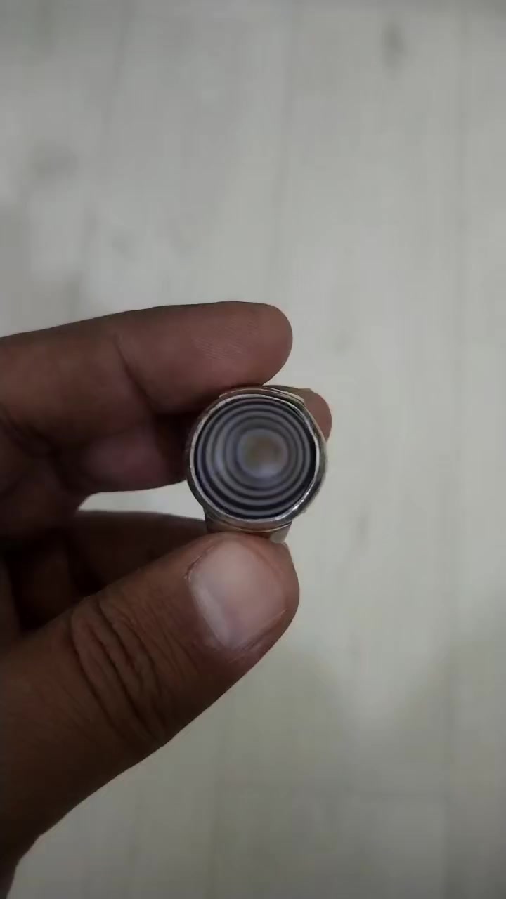 السلام عليكم
خاتم جزع مشطب قديم صياغه عراقيه فضة ٩٢٥
الاستفسار عن السعر عالخاص فضلا وليس امرا
تحياتي لكم


**إذا كنت صاحب هذا الإعلان وتريد حذفه لأي سبب، رجاءا أرسل رسالة إلى الدعم الفني**