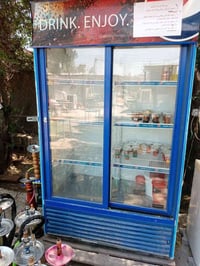 براد مشروبات • كبير • نضيف