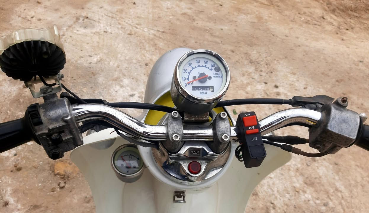 سلام عليكم ورحمة الله دراجه ياماهه مصري 60 للبيع دراجه كامله كهربائيات كلوبات عداد سرعه سلف باتري كامله مكان بابل حمزه الغربي سعرهه 225 الف التواصل 
*********** رقم الهاتف
