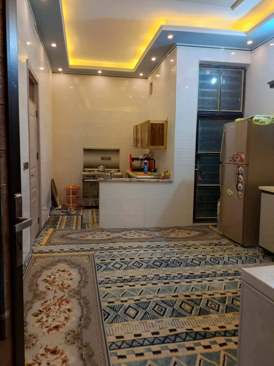 يالله 
بيت ٣٥٠ متر للبيع 
العنوان حي الأمين شارع التنانير 
المساحه ٣٥٠ متر جاهز 
البيت مسلح ارظيه وسقف بناء طابوك 
البيت جديد غير مسكون مرقم جاهز للتطويب 
البيت قرب مدرسه صادق الأمين 
البيت  بيه غرفتين وصاله وبراني وصحيات داخليه وخارجيه 
غرفه ٦×٤
غرفه ٦×٤
الصاله ١٠ ×٥
الراني ١٠ ×٤
المطبخ ٧×٤ حار وبارد 
(مجمع صحيات خارجيه )
المنطقه خدمات كامله تبليط مجاري مدارس 
*********** للاستفسار فانز أبو ريحانه مصطفى للعقار والاستثمار
