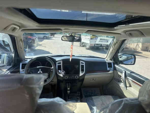 السلام عليكم 
باجيرو 

(حبتور GLS )

مديل 2008

رقم بغداد تحويل مباشر 

فول مواصفات 

تحكم ستيرن جهتين 

كروز سرعه

ثلاجة 

دمام خلفي 

كشنات جلد والكشنات كهرباء 

داخل بيجي 

مكينة 6 سلندر حجم 3000

فور ويل 4x4

دبل كير 

شاشة 

كامره 

سستم سماعات دمام 

لايت زنون 

لد امامي 

زراك لايت 

ويل كب كروم 

مري شفط كهرباء 

حساسات 

السيارة ماشية 110 كيلو 

السيارة جاهزة 

فقط دعاميات صبغ 

السعر 135 

العنوان الانبار عانه 

***********
