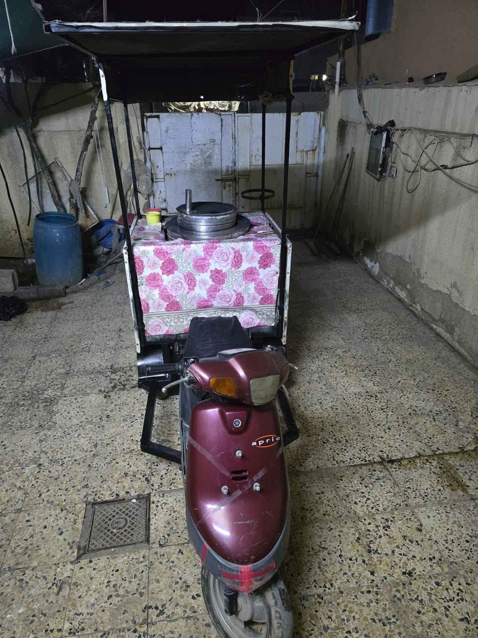 مشروع رزق جاهز للبيع - مطور مرطبات (نظافة وشغل درجة أولى) 
​يا الله رزق الحلال.. للبيع مطور موطة (مرطبات) متعوب عليه ومجهز بالكامل، مو محتاج برغي واحد، تشغل وتتوكل على الله.
​✅ المواصفات:
​النظافة: المطور بحالة ممتازة، نظيف ومرتب جداً (شغل مرتب ومتعوب عليه).
​الشغل: شرط الفحص، محرك صافي وعربة كاملة وجاهزة للعمل فوراً.
​الترتيب: الدراجة والعربة شكلها يجذب الزبون، شغل مال كسبة ومعدلة.
​💰 السعر: (800 ألف).
 العنوان: الموصل - الجانب الأيسر - حي الانتصار - شارع 60.
📞 للتواصل والاستفسار: ***********
​ملاحظة للشراي: المطور "شرط الشغال" وجاهز للطلعة، ماله داعي تصرف عليه قرش واحد.
