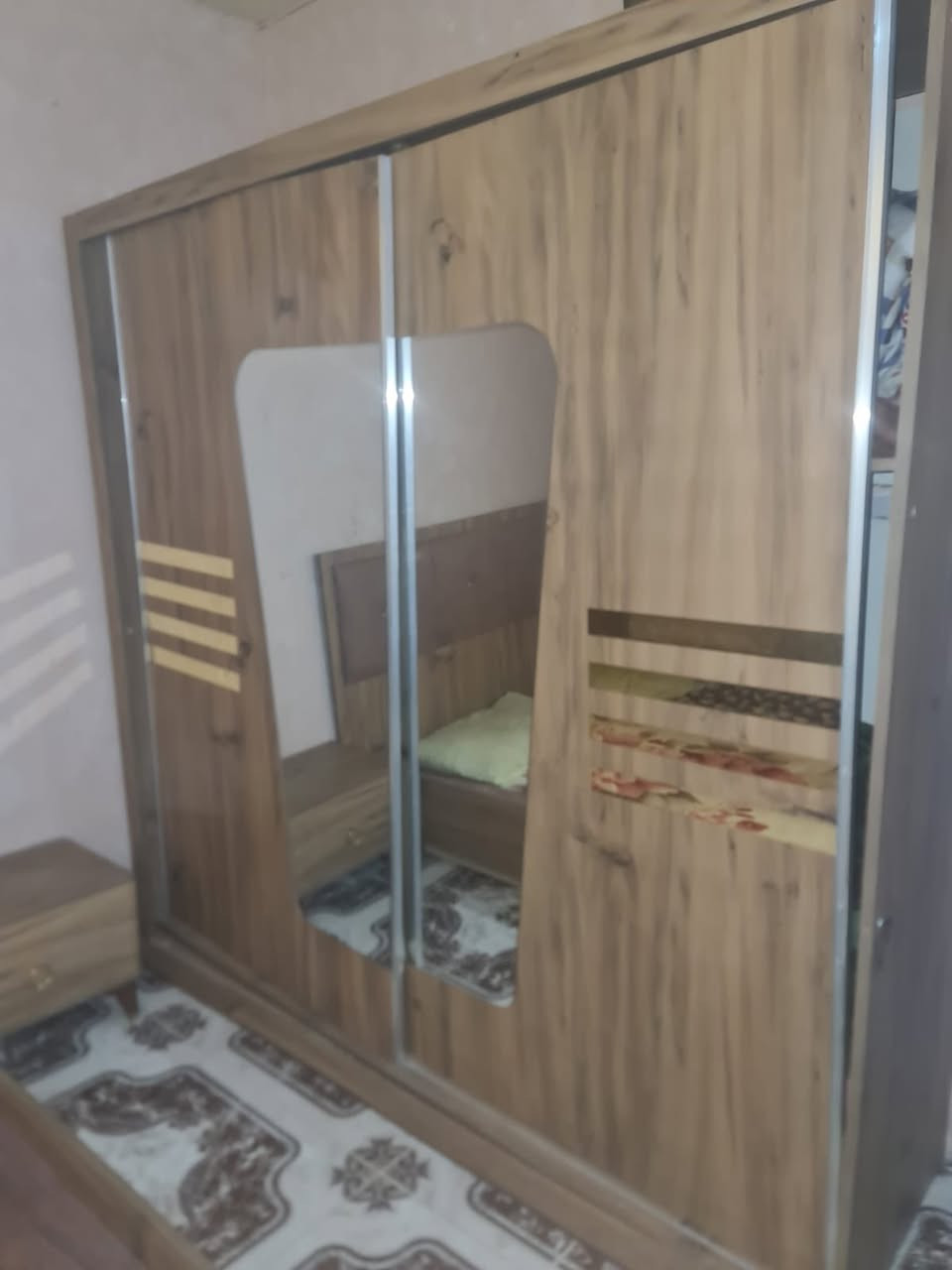 غرفة اخشاب نضيفه مرتبه للبيع بسعر مناسب 
للستفسار  ***********
عنوانه بكرجو شارع عوال مقابيل حديقه كوستجم
