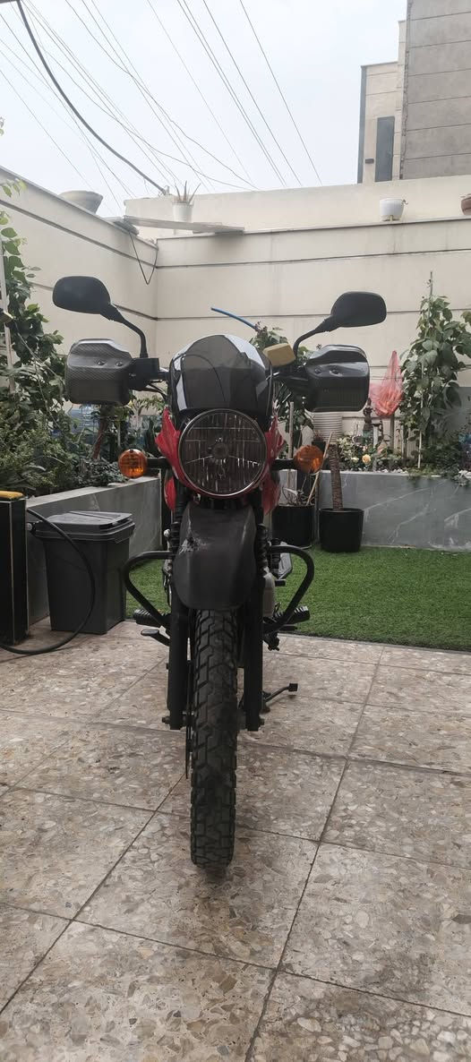 سلام عليكم بوكسر ٢٠٢٢رقم بغداد نكليزي.بسمي تحويل ثاني يوم محرك مامفتوح بلادي شركه  كلوب زنون   جيب فيتر. وفحص كفاله بغداد الطالبيه سعره مليونين وميه( ٢١٠٠٠٠٠)وبيه مجال (***********)
