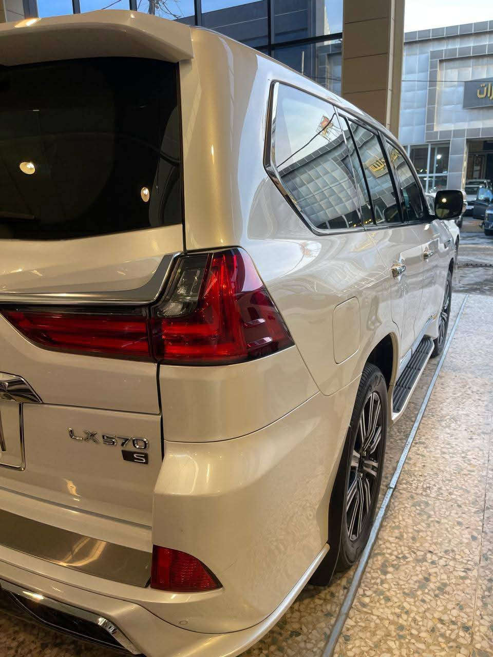 لكزز موديل 2018 رقم بغداد دولي جديده سياره وحلوه ماشيه 60 ألف بريم سوبر سبورت لكزز 570 خمس كامرات حساس خلفي أمامي فول موصفات عنوان بغداد ولشراي يتصل على رقم ***********(((((((السعر 610
