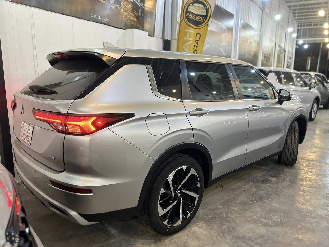 للبيع او مراوسه
MITSUBISHI 
OUTLANDER
2024
SE
2,5L
V4
11,000 MILES 

المواصفات SE👑///
• مكينة 4 سلندر
• سعة المحرك 2.5 لتر بنزين
• قوة 181 حصان
• عزم دوران 245 نيوتن متر تقريباً
• قير أوتوماتيك CVT
• نظام دفع أمامي 
• أوضاع قيادة متعددة
• تبريد أمامي (مقاعد مدفأة)
• إشارات بالمرايا
• تحكمات على الستيرنغ
• شاشة حجم كبير 9 إنش
‏• Apple CarPlay (لاسلكي)
‏• Android Auto
• بلوتوث
‏• USB أمامي وخلفي
• شاحن لاسلكي (حسب الفئة)
• كروز كنترول متكيف
• تحديد مسار
• رادار أمامي
• رادار خلفي
• حساسات أمامية وخلفية
• كاميرا خلفية
• نظام منع تصادم أمامي
• نقطة عمياء
• تنبيه مرور خلفي
• مثبت سرعة ذكي
• جنوط ألمنيوم 20 إنش
• تشغيل بصمة
• دخول ذكي
• مصابيح أمامية LED
• إضاءة نهارية LED
• باب خلفي كهربائي
• مكيف أوتوماتيك ثنائي المنطقة

ضرر//بدون صبغ❗️شرط فحص 
بدون دواخل ✅
شواصي سليمة 💯
بدون ايرباك ✅

 JA4J3VA87RZ033707

السعر///235$ ورقة وبيها مجال 💵

سيارة جاهز ما بيها اي نقص ✅

بوليش و حمام جديد ✅

سيارة كاتي يترقم المحافظات شمالية ✅

العنوان- كركوك 🌇

📞 0770 912 5605
