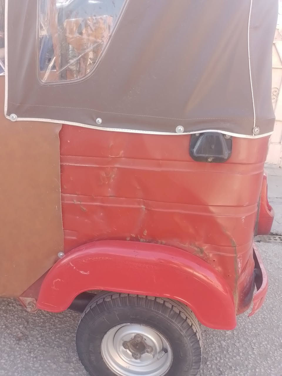 تكتك موديل ١٨ محرك جديد نظيف تخم تاير بلازمة شاشة كاملة عوزة شوية ترتيب سعر ٣٥٠٠ تلاثة ونص وبيهة مجال أوراق اصولي مكان بغداد دورة شارع طعمة ***********
