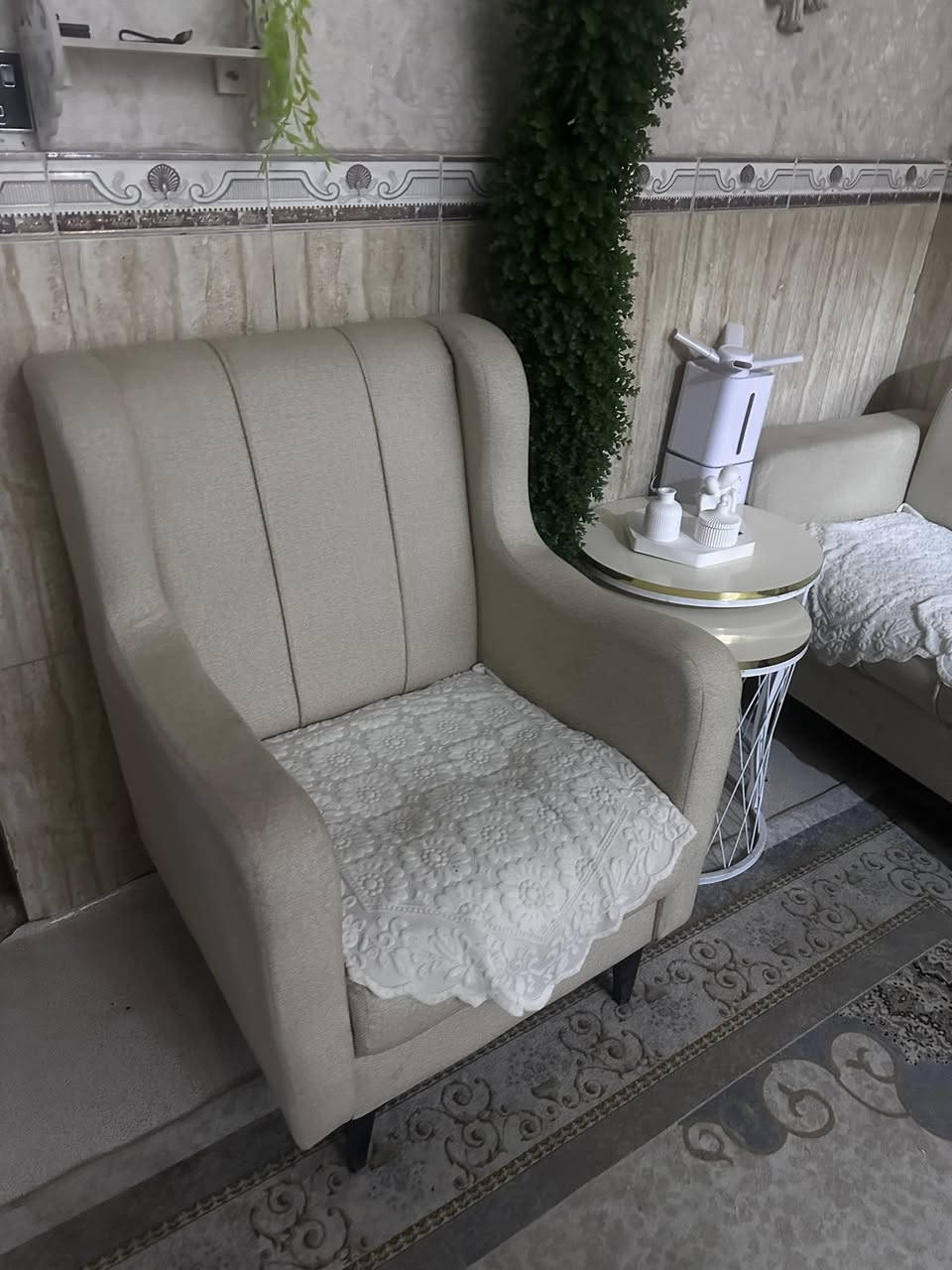 قنفات للبيع يتكون من قنفتين اربع مقاعد وقنفه مقعدين وكرسين وخمس كوشات يحتوي السعر والاستفسار الاتصال عل هذا الرقم ***********
