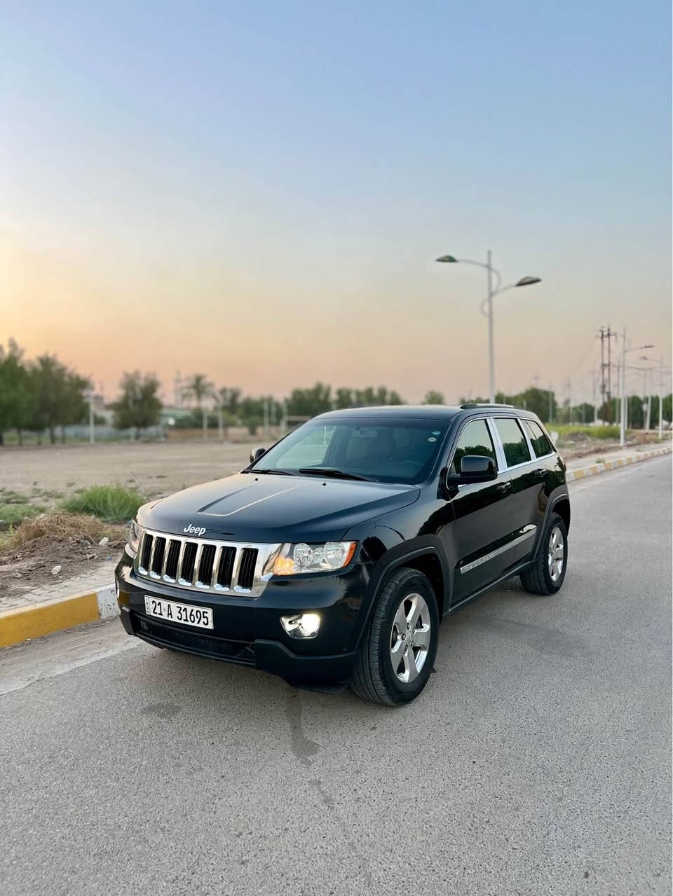 السلام عليكم 
للبيع Jeep وارد امريكي موديل 2011 
داخله كلين للعراق بدون حادث 
وبالعراق صار بيها طخه بسيطه بالجاملغ الامامي بدون دواخل 
وبيها ربع الباب الخلفيه صبغ بدون اي داخل بدون ايرباك 
والسونار مرفق بالمنشور 
رقم سليمانيه دولي بأسمي هزه وسنويه جدد 
مواصفات السياره :-
شاشه + كامره خلفيه 
حساس خلفي 
ويل كب كروم حجم 18 
كشاف امامي 
كشنات جلد + كهرباء 
ماشيه 160 الف 
مكينه 3600 بدون دونز 
السياره جاهزه كير ومكينه وحداديه وتخم تاير وتبريد منضومه كامله مبدل اي نقص مابيها 
السعر 133 وبيها مجال 
مكان السياره حله شارع 60 
للاستفسار / *********** 
واتساب / *********** حلة, بابل
