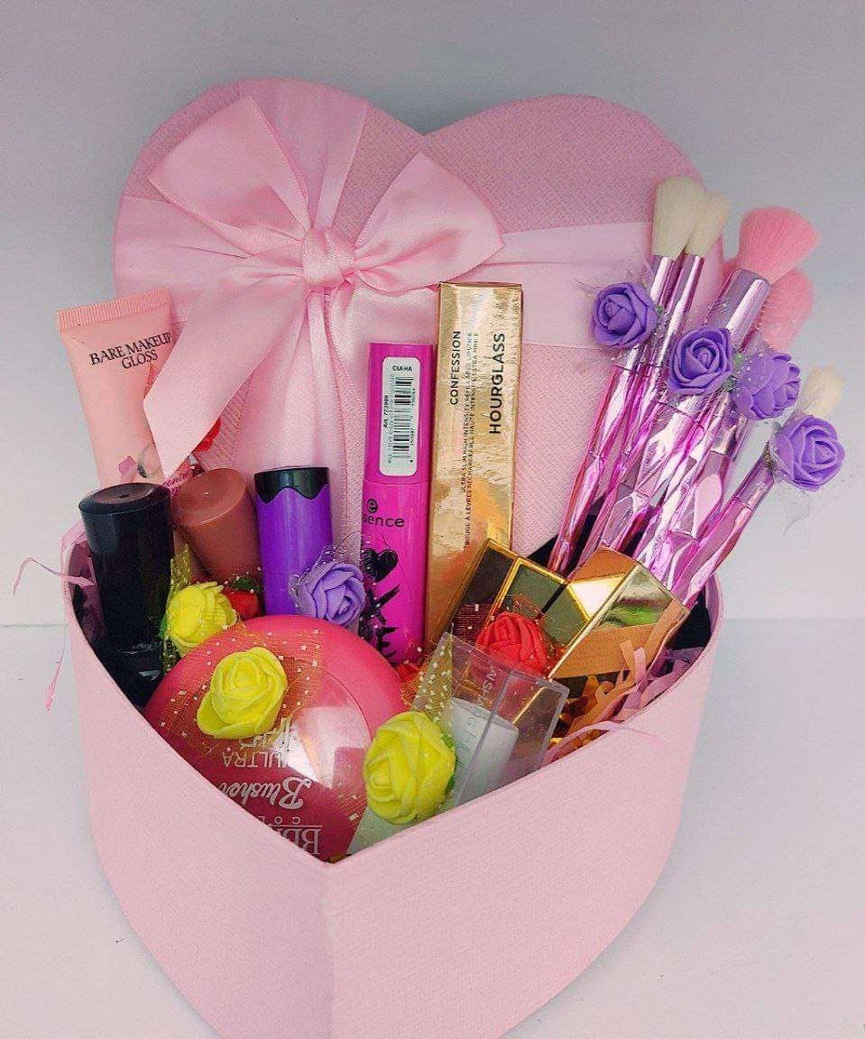 أظنها لا تريد عيوننا، أو نفديها بأعمارنا، فهي أرحم بنا من أنفسنا، ولكنها تريد منا إحترام وطاعة لأوامرها، وتقدير، وإعطائها حقوقها من رعاية وعطف ورحمة، 🙈❤️.

بوكس ميك اب حسب الطلب


**إذا كنت صاحب هذا الإعلان وتريد حذفه لأي سبب، رجاءا أرسل رسالة إلى الدعم الفني**