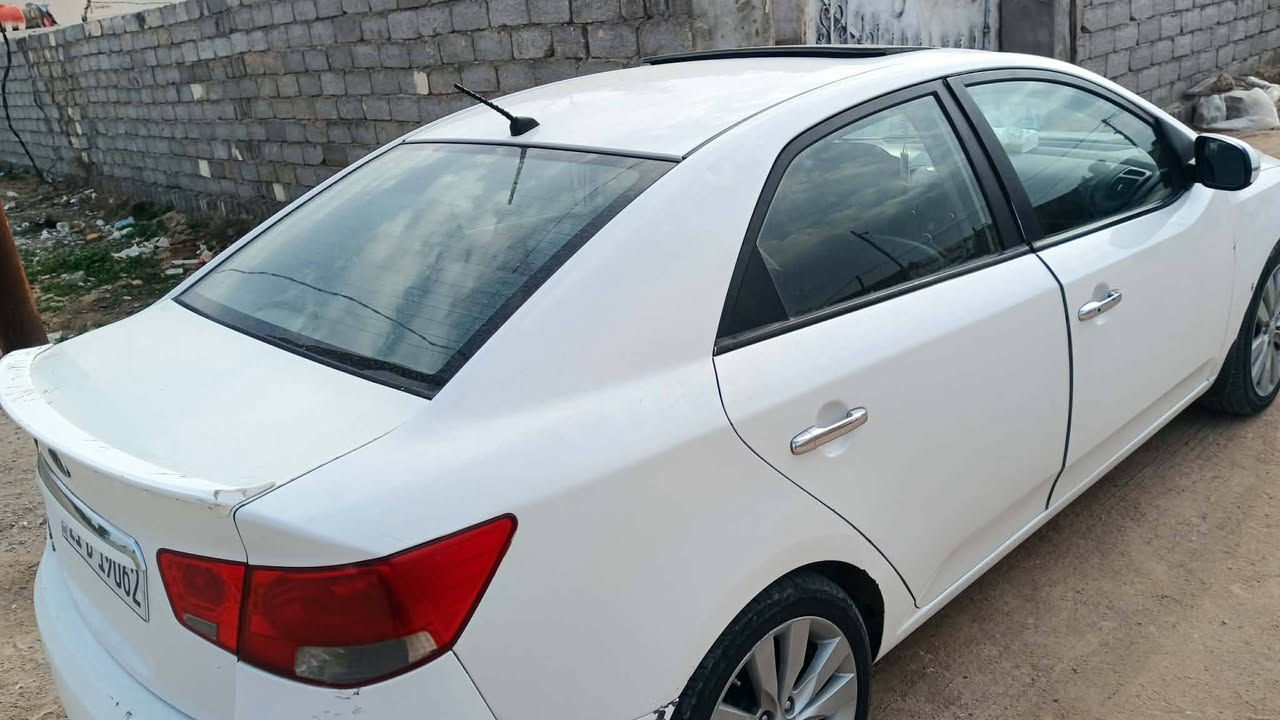 اسلام عليكم البيع سيراتو موديل 2012 خليجيه 
السياره جاهزه مكينه وكير وحداديه وتبريد خير من الله
بيه صبغ ثلاث قطع بدون داخل
رقم اربيل دوالي سنويه 2031
السياره فول واحد على واحد بصمه تحكمات ستيرن شفتات ستيرن فتحه فول مري شفط 4 دسك
مكينه 1600
السعر 93 وبيه مجال الشراي
العنوان طريق كربلاء نجف عامود 250
رقم الهاتف ***********
اي استفسار اتصل على الرقم وبيك خير وتدلل
