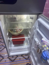 ثلاجه • مستعملة شهرين • فريزر داخلي