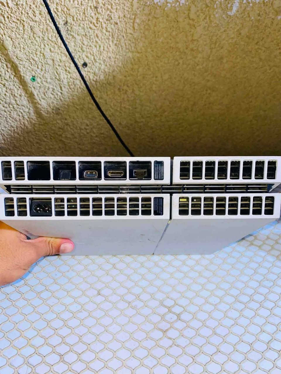 للبيع سوني 4 فات (FAT) نظافة 95%
​جهاز بلاي ستيشن 4 فات للبيع، النظافة كدام عينك مثل ما موضح بالصور، الجهاز ما مفتوح أبداً ومكفول من هذه الناحية.
​تفاصيل الجهاز:
​الذاكرة: 500 كيكا.
​الملحقات: يجي وياه يده وحدة (جويستك) أصلية وشغالة مية بالمية.
​الألعاب: الجهاز محمل بألعاب هواية، 
​السعر: [250] وبي مجال بسيط للطيبين.
المكان: النجف / العباسية.
للاستفسار تواصل خاص أو واتساب على الرقم: [***********] النجف, العراق
