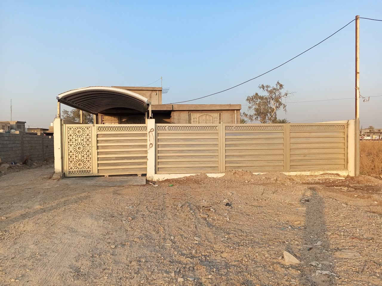 السلام عليكم بيت للبيع في منطقه الدوانم مال الشرطه الخامسه قرب جامع كرطان الكبير المساحه 460مترالسعر 165وبي مجال للاستفسار الاتصال على الرقم ***********
