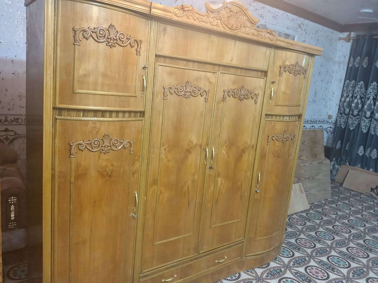 السلام عليكم كنتور ٤ابواب للبيع طابقين صاج عراقي تزكام ٤٥٠ وبي مجال مكاني كربلاء بل حر ***********
