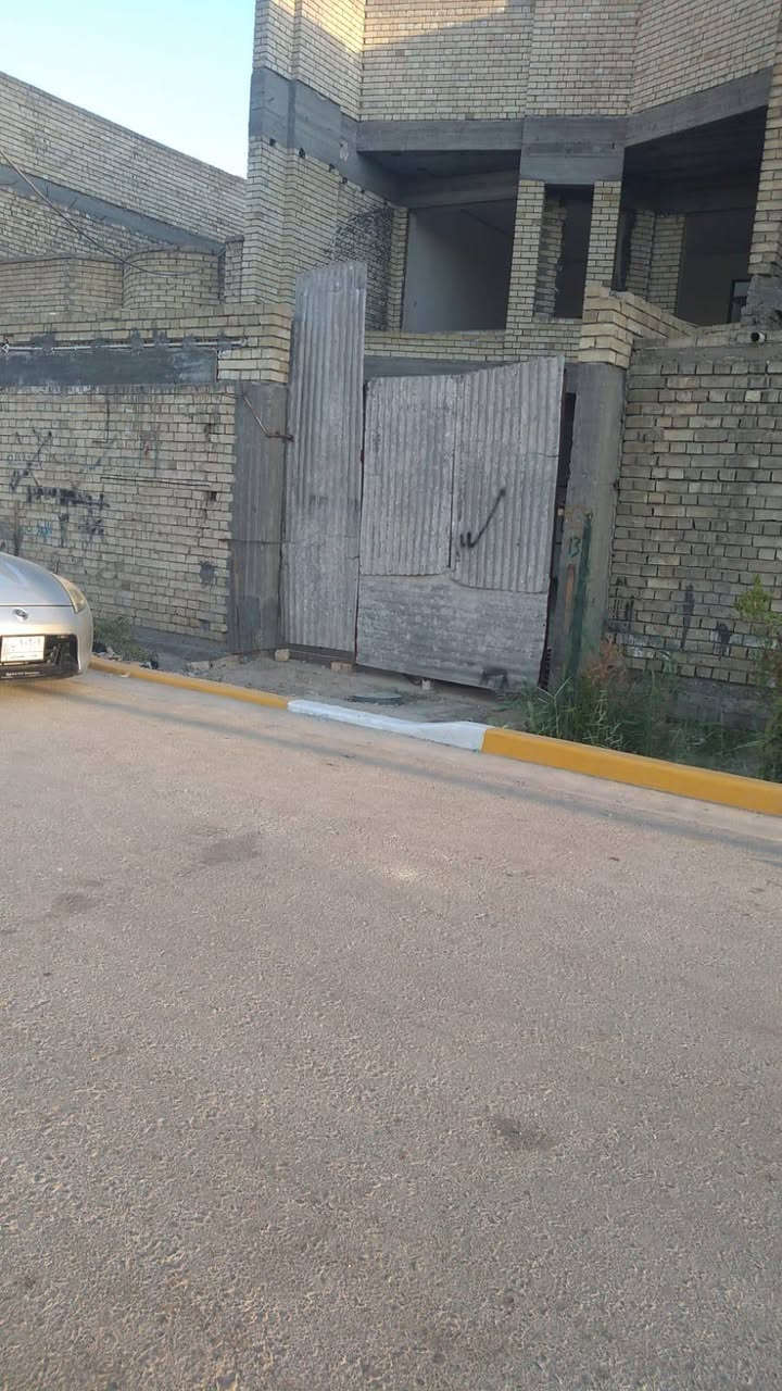 سلام عليكم توفر عندي بيت زراعي سند 25 سند وكاله موجودات على طابو الخلاني مساحه البيت 190---متر الجبهه 7ونص ---نزال 25--- بناء حديث 2026 البيت بي5غرف البيت كامل عوزه شي بسيط بيبان وشبابيك وكاشي شغل البيت بواري خلاطات شغل تركي درجه اولى منطقه كامله كل الخدمات مي مجاري كهرباء تبليط موقع البيت البلديات الضباط خلف الصحفيين اقرب نقطه داله مدرسه ابن خلدون مدرسه زين القوس منطقه حي الامير الاستفسار اكثر *********** السعر خاص الرد واتساب ماسنجر حسن للعقار
