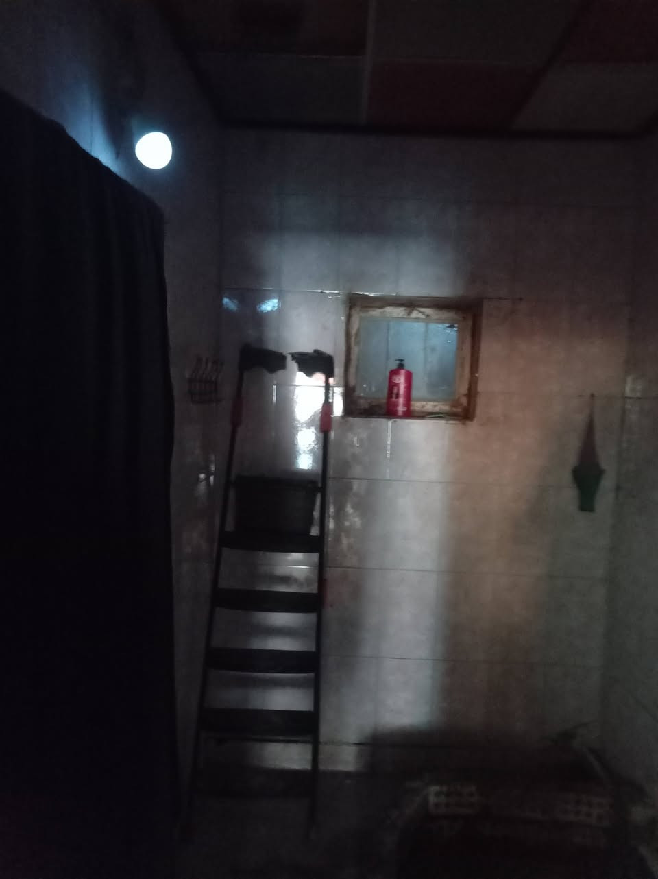 إسلام عليكم بيت للبيع في حي السفير خلف بانزين خانه قرب مدرسة صفيه   ***********
