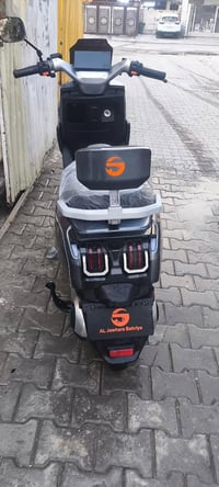 دراجة شحن دراجه نظيفه كلش وجديده ماصار شهر ونص من ماخذيها بيها بعض الش...