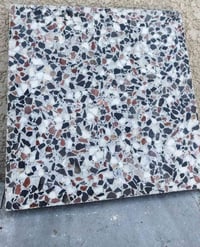 07815753334 اريد هسه يجي ياخذهن عندي كاشي مستعمل  محتاج شخص يقلعهن ويا...