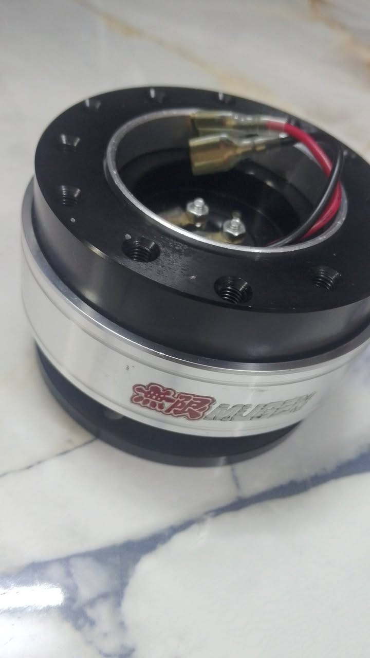 للبيع قاعدة دركسون رياضية Quick Release MUGEN
مصنوعة من الألمنيوم
نظام فك وتركيب سريع للدركسون
تحتوي على توصيلات للبوري (Horn)
حالة جيدة جدًا
لون أسود وفضي
مناسبة للدركسونات الرياضية ذات 6 براغي
السعر: 40,000 دينار عراقي قابل للتفاوض


**إذا كنت صاحب هذا الإعلان وتريد حذفه لأي سبب، رجاءا أرسل رسالة إلى الدعم الفني**