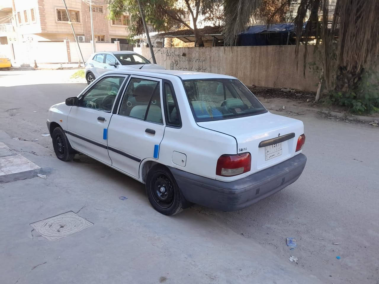 سلام عليكم 
سايبه البيع مديل2012 سايبه محتاجه عينه وصينيه   عليها غرامات 200 مكان بغداد الحبيبيه  سعر 38 الغرامات عليك***********
