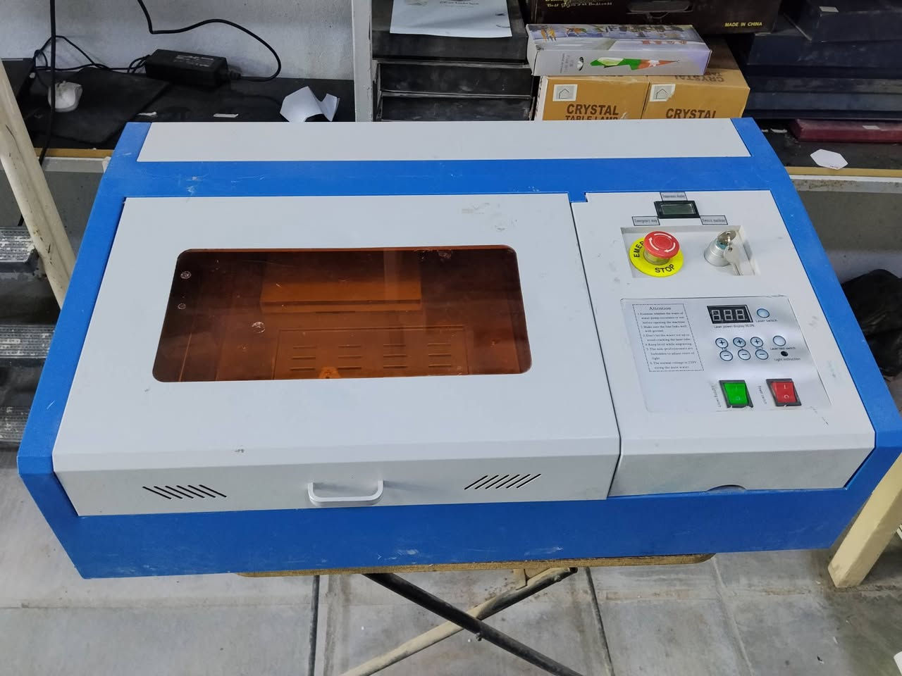 غراض مطبعة للبيع تحتوي على طابعة ليزرية اسود وابيض نوع برذر وايضا جهاز co2 ليزر وجهاز uv  خاص للاختام وايضا شاصي طابعة اودلي xp600 نظيف جدا فقط شد بوردات وهيد تصير شغاله الي يحب يشتري يتواصل على الرقم ***********
